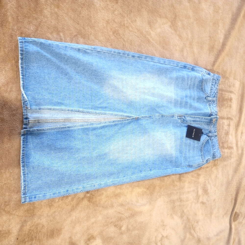 Large size denim skirt